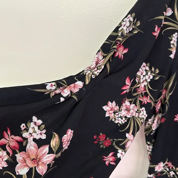 BCBG NWT Multi-color Floral Dress In Red, Black, White, pink, Size 12-