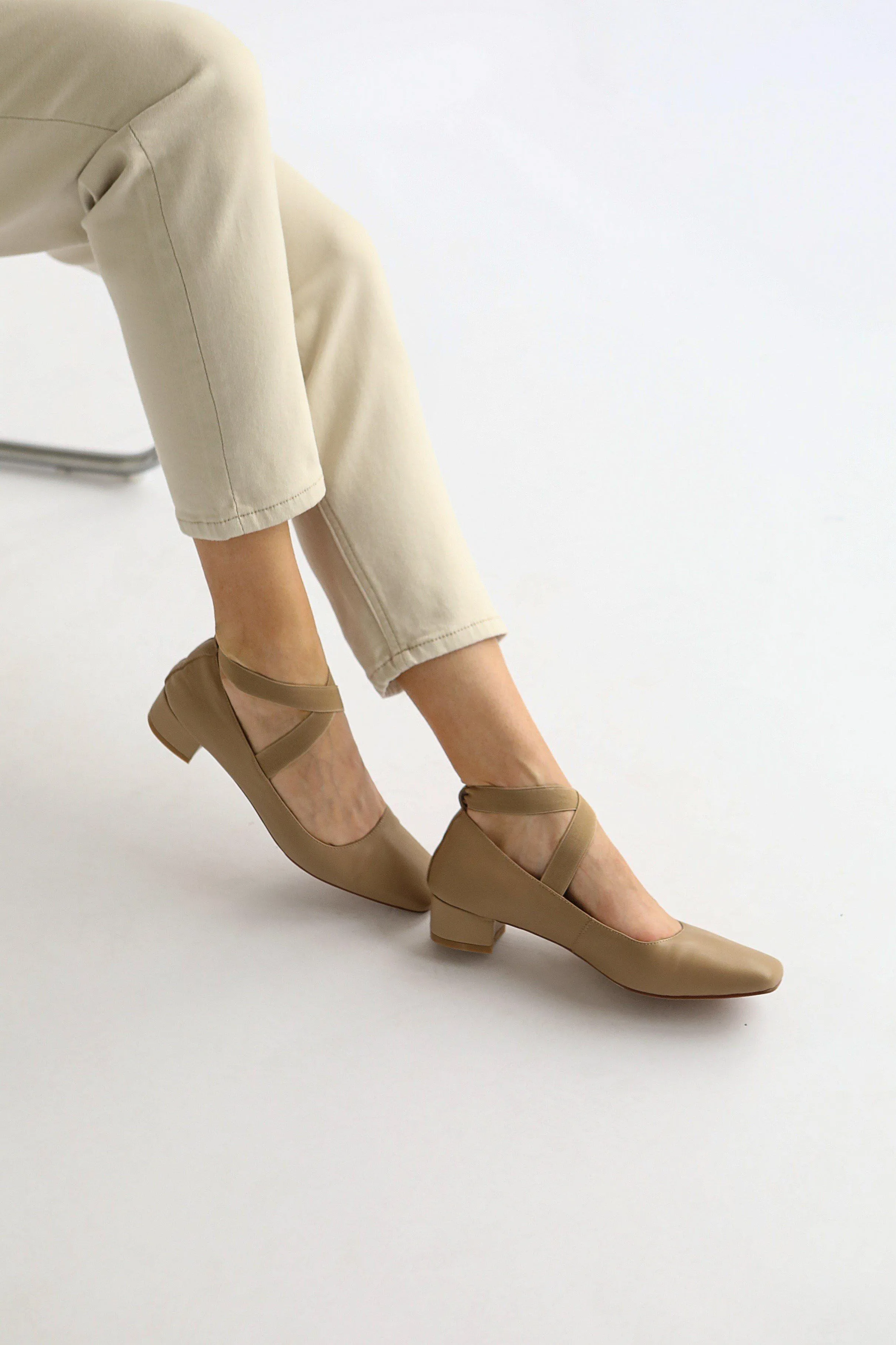 Charlotte Leather Pumps - Brown