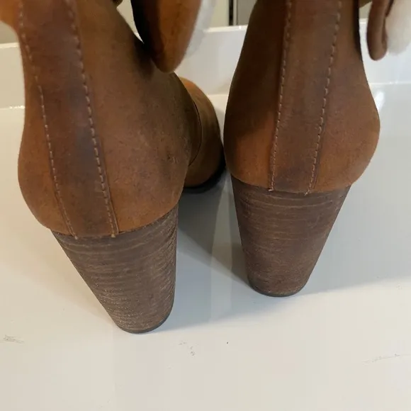 Like New, Ugg Women’s Layna Genuine Sherling Leather Cuff  Boots 1005955