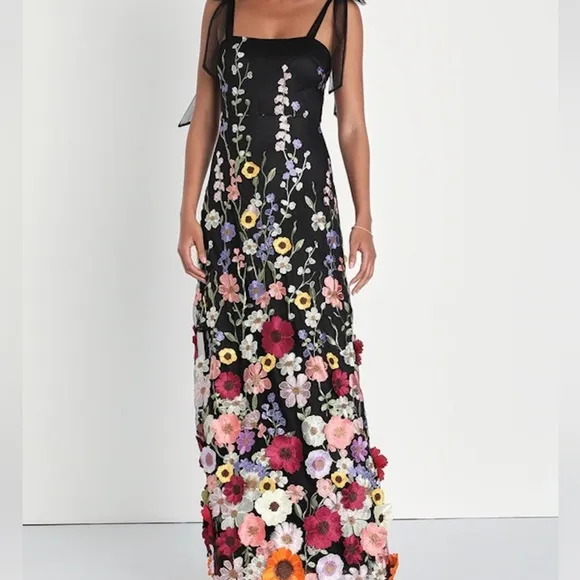Lulus Thriving pose Black 3D floral Maxi embossed appliqué flowers Medium