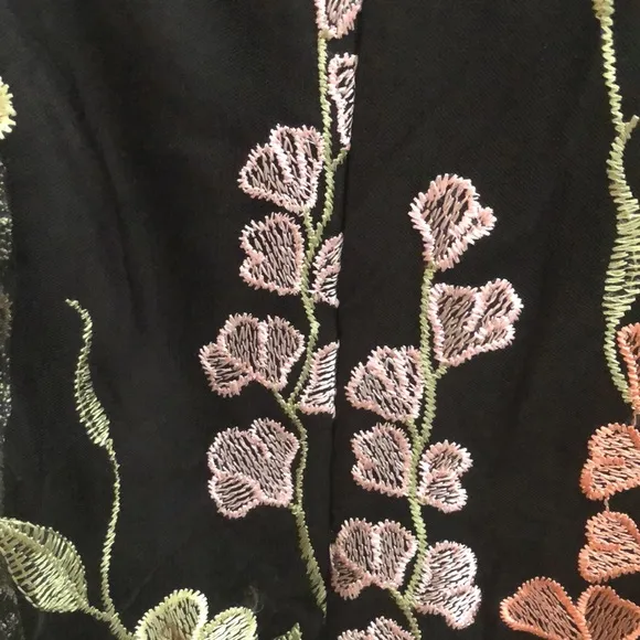 Lulus Thriving pose Black 3D floral Maxi embossed appliqué flowers Medium