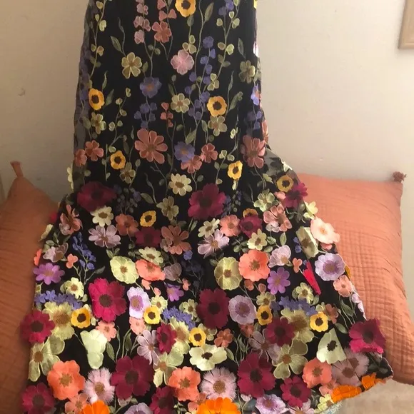 Lulus Thriving pose Black 3D floral Maxi embossed appliqué flowers Medium