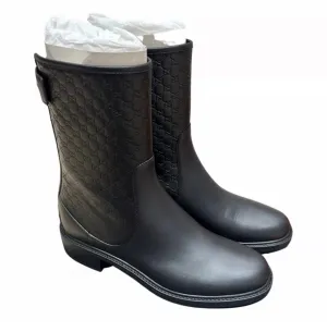 WOMENS GUCCI GG MICROGUCCISSIMA EMBOSSED LEATHER ANKLE BOOTS - BLACK
