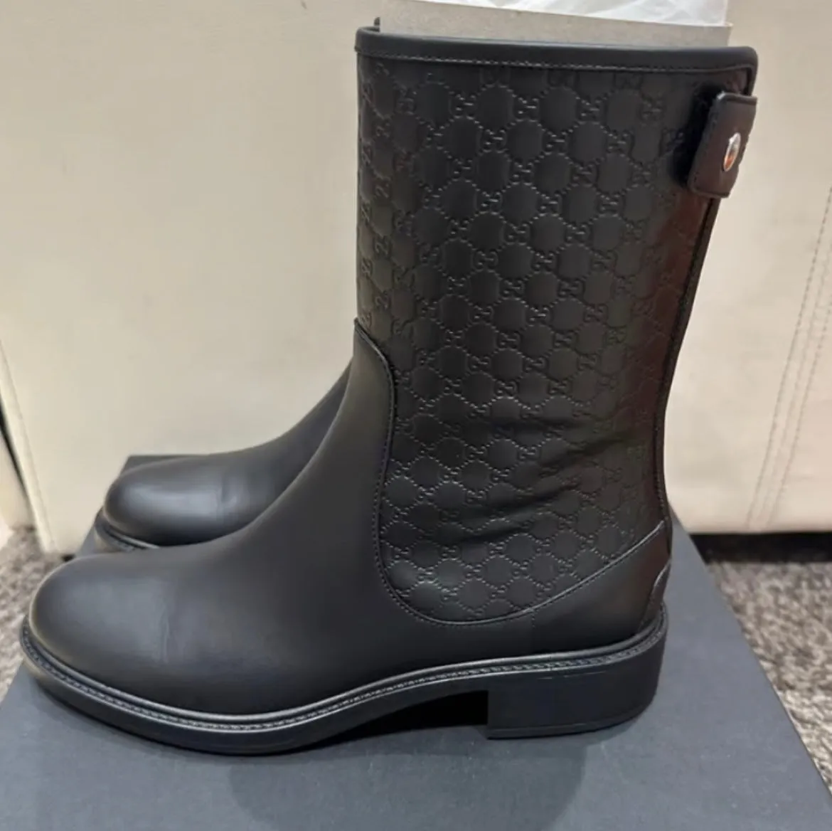WOMENS GUCCI GG MICROGUCCISSIMA EMBOSSED LEATHER ANKLE BOOTS - BLACK
