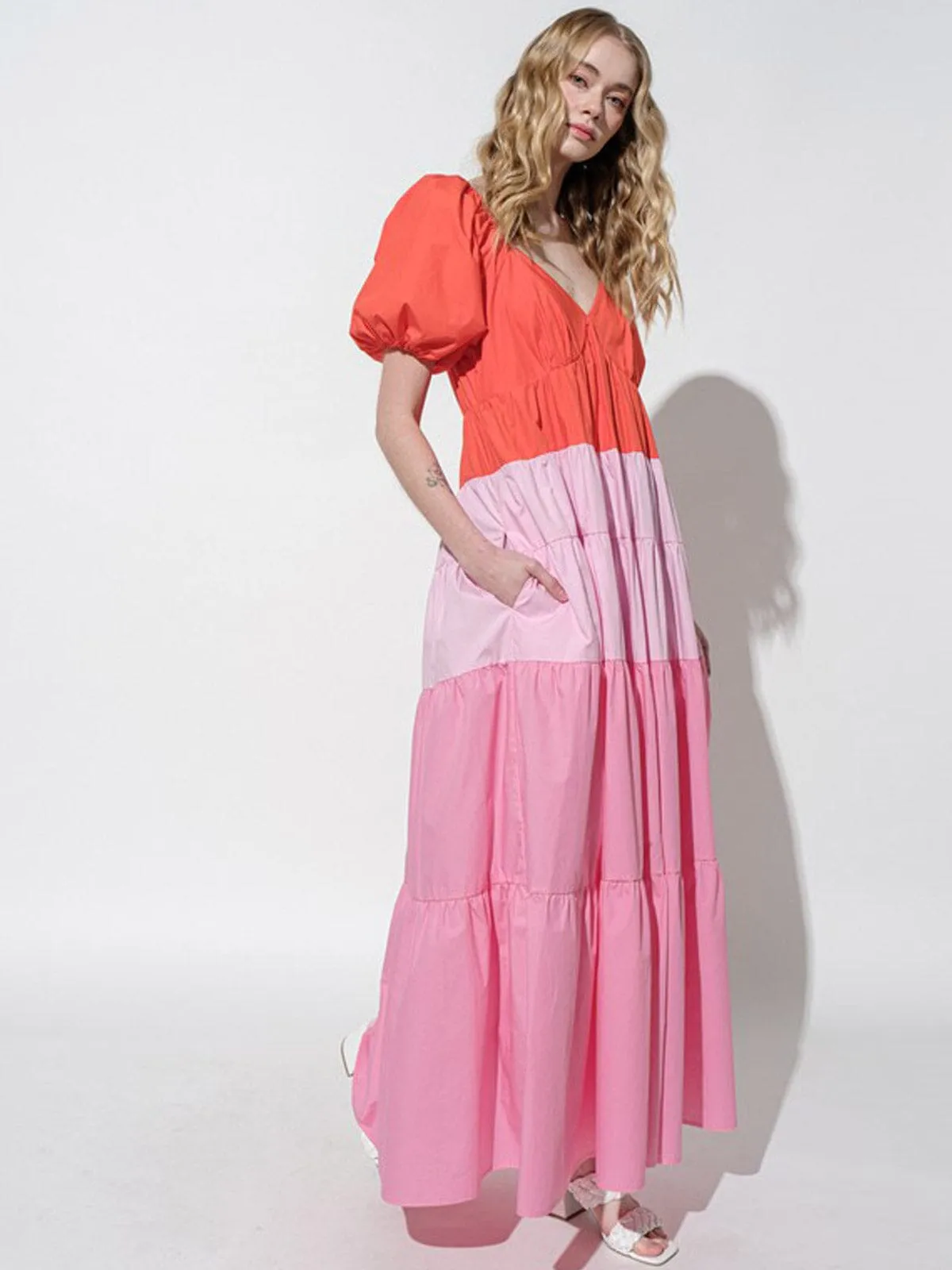 WOMEN'S SHORT SLEEVE V-NECK TIERED COLORBLOCK MAXI DRESS